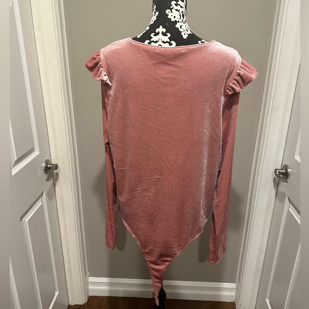 ❌SOLD❌Celebrity Pink Velvet Bodysuit - Picture 3 of 6